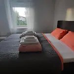 7 Kucica * Ливно