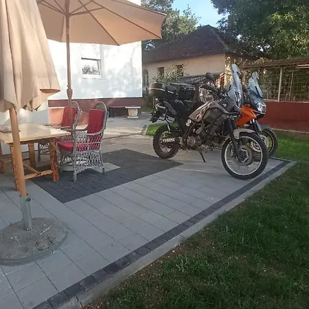7 Kucica Apartment *
