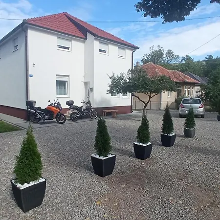 7 Kucica * Livno