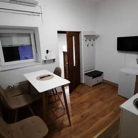 7 Kucica * Livno