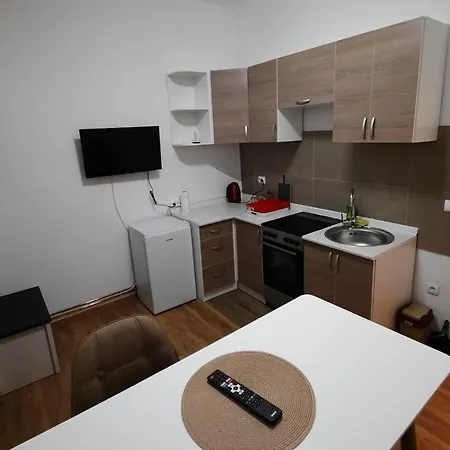 7 Kucica Apartment *