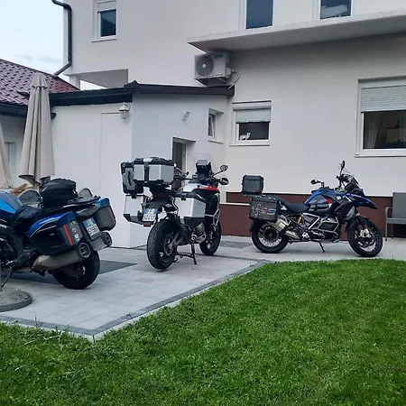 7 Kucica Apartment *